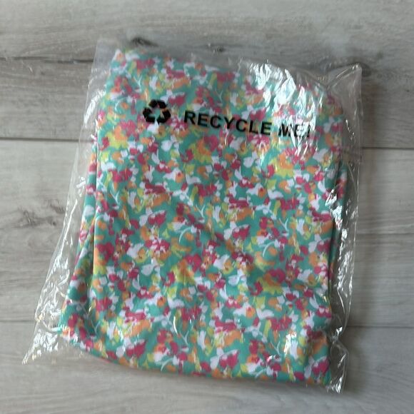 BERMUDA SANDS Monica Aquamarine Upf 50 Short Sleeve Top Mukti Color NWT in packg - Picture 5 of 5